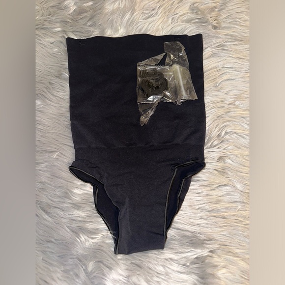 SKIMS Other - Skims core control high waisted brief with straps